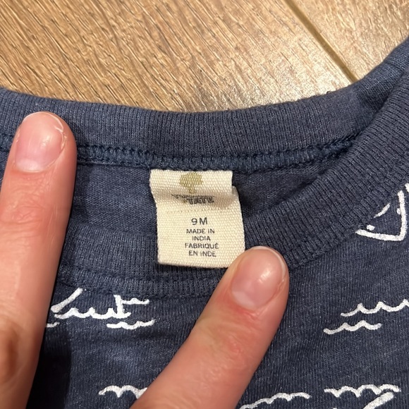 Tucker + Tate Shark 🦈 shirt 6-9 months - Picture 3 of 3